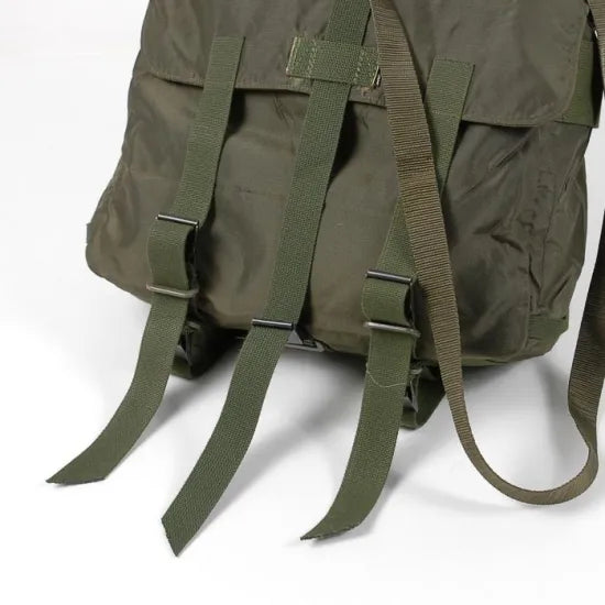 (12/3まで特価)オーストリア軍 OD ナイロン ショルダーバッグ USED 272GU=