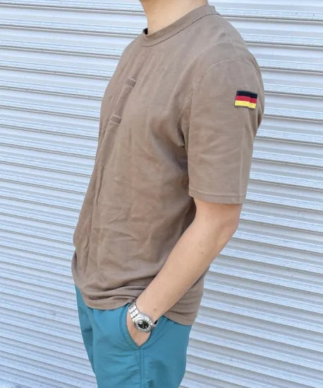 ドイツ軍 ARMY フラッグワッペン付 Tシャツ USED T61U-