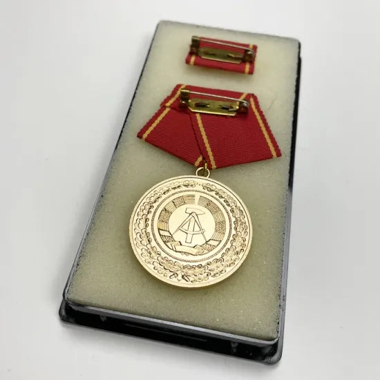 旧東ドイツ軍 ビンテージメダル 新品 GR-BGE4-