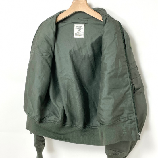 アメリカ軍 CWU-36/P フライトジャケット ニアニュー A21N2