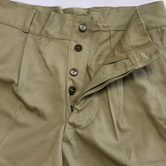 【訳あり】イタリア軍 ベージュ ビンテージ AMI チノショートパンツ ボタンタイプ 新品 704NVD-