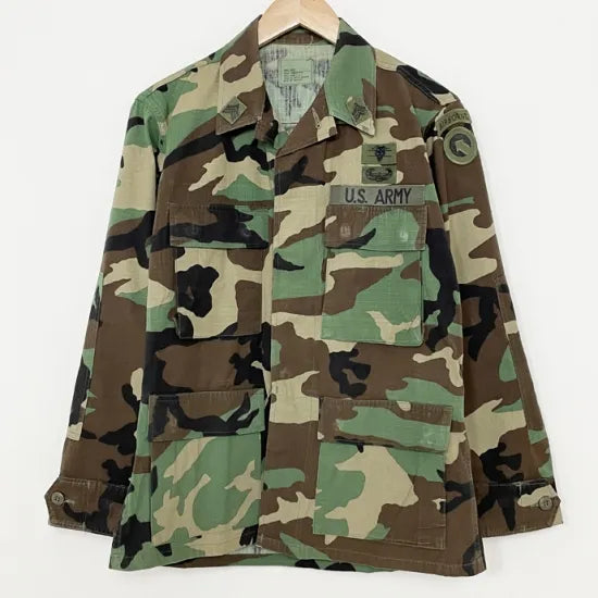 1点物・4サイズ アメリカ軍 ウッドランドカモ リップストップ ワッペン多数付 コンバットジャケット USED US18-21=