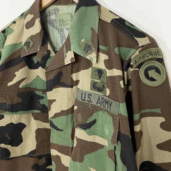 1点物・4サイズ アメリカ軍 ウッドランドカモ リップストップ ワッペン多数付 コンバットジャケット USED US18-21=