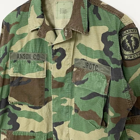 1点物・4サイズ アメリカ軍 ウッドランドカモ リップストップ ワッペン多数付 コンバットジャケット USED US18-21=