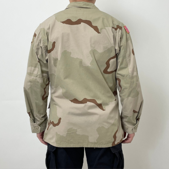 アメリカ軍 3カラーデザートカモ リップストップ DCU コンバットジャケット ワッペン多数付 USED =