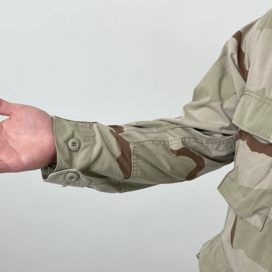 アメリカ軍 3カラーデザートカモ リップストップ DCU コンバットジャケット ワッペン多数付 USED =