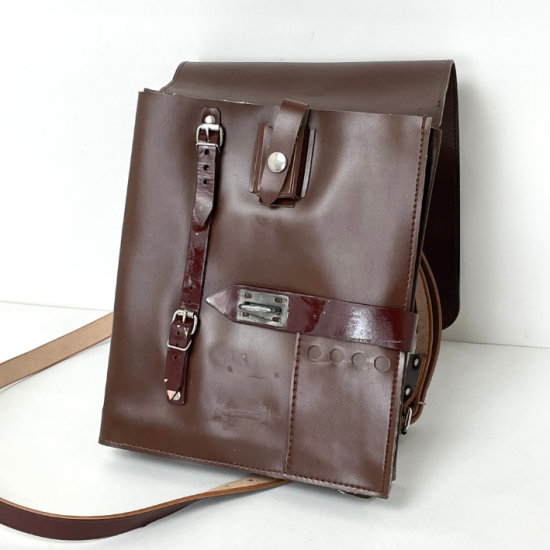 旧東ドイツ軍 NVA ブラウン PVC マップケース ショルダーバッグ 新品 102N