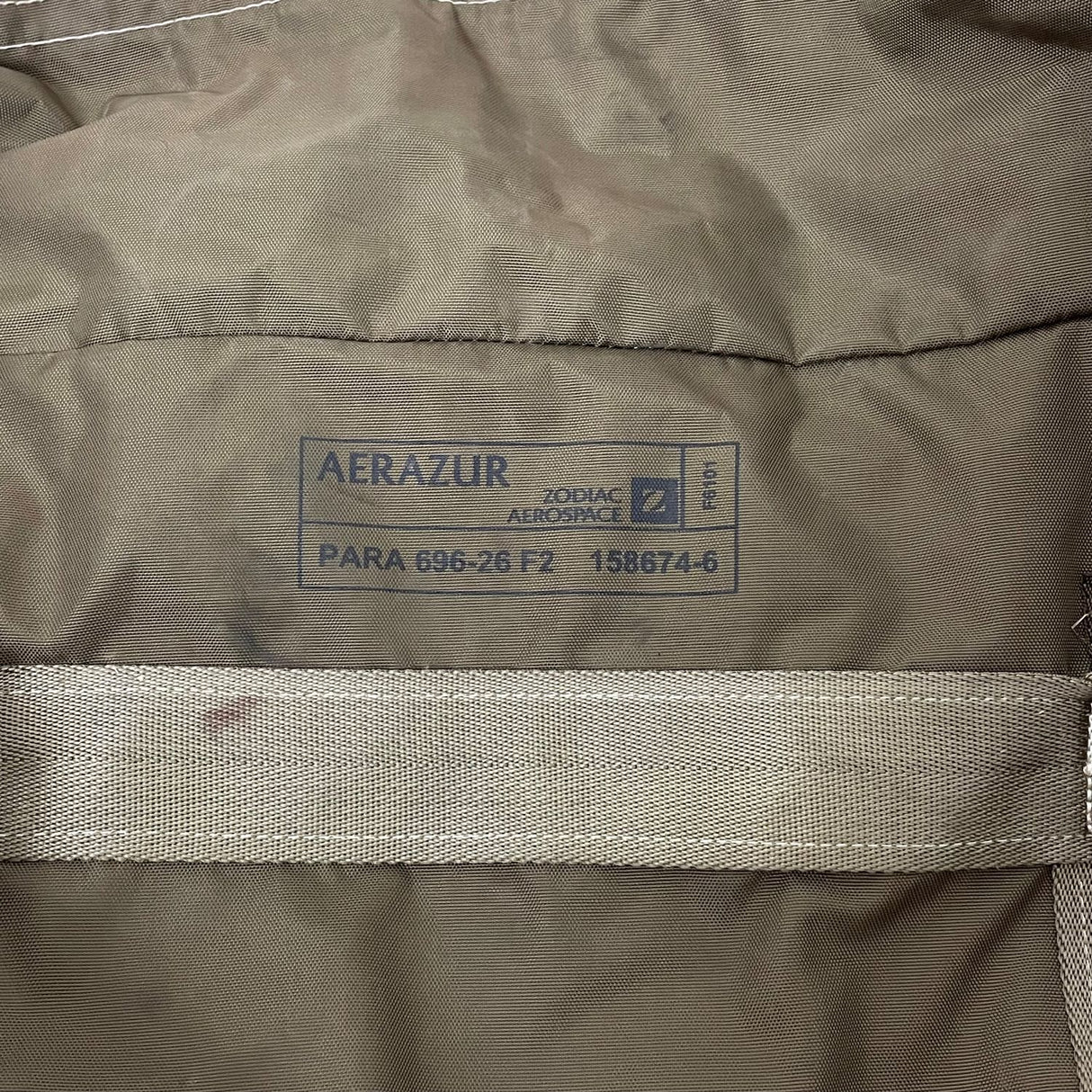 (8/19まで特価)80-90s フランス軍 AERAZUR パラシュートバッグ 65L(上質USED)235N3
