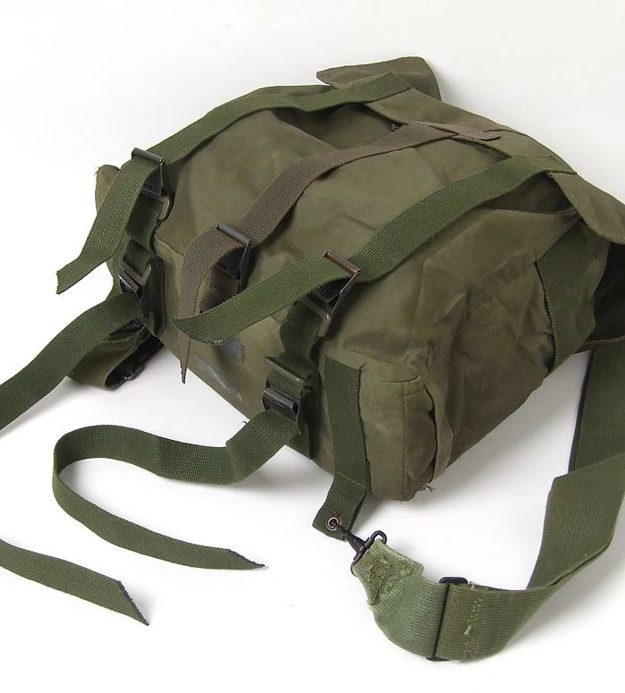 (12/31まで特価) オーストリア、OD.ナイロン、バックパック(新品)272N