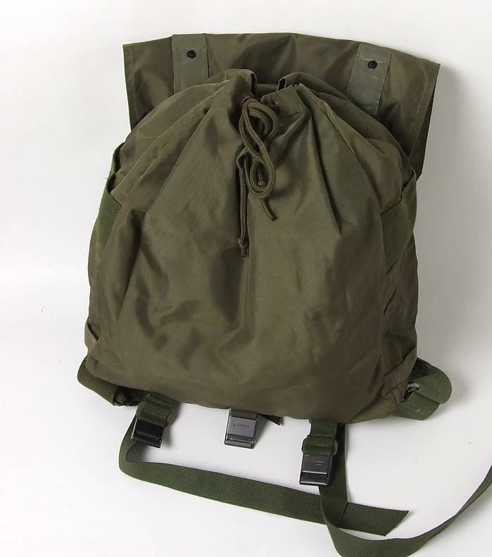 (12/31まで特価) オーストリア、OD.ナイロン、バックパック(新品)272N