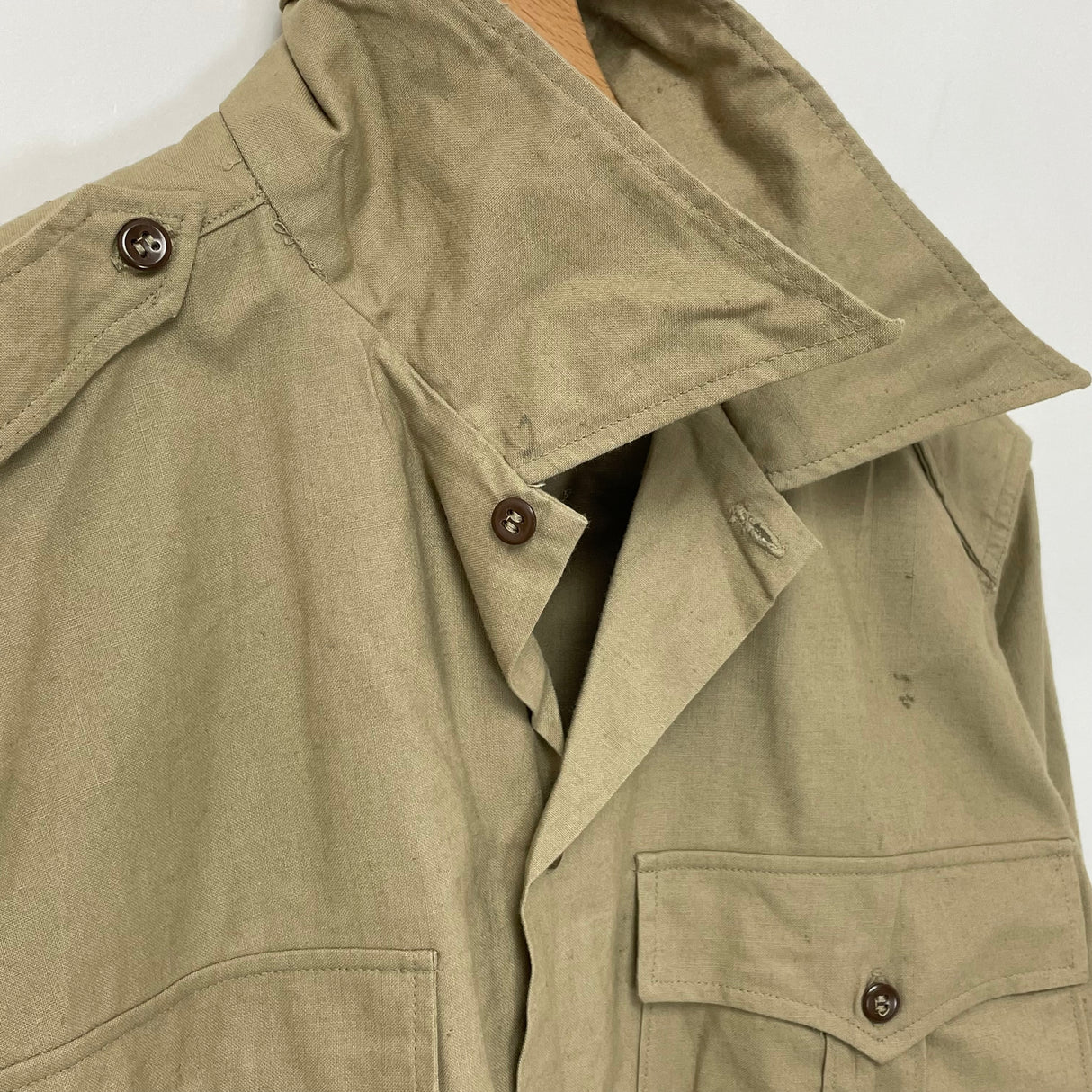 【美品】フランス軍 カーキ ヴィンテージ M-47 チノシャツ【FB-SH-ML0003A-】