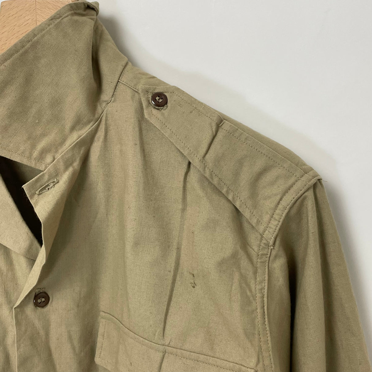 【美品】フランス軍 カーキ ヴィンテージ M-47 チノシャツ【FB-SH-ML0003A-】