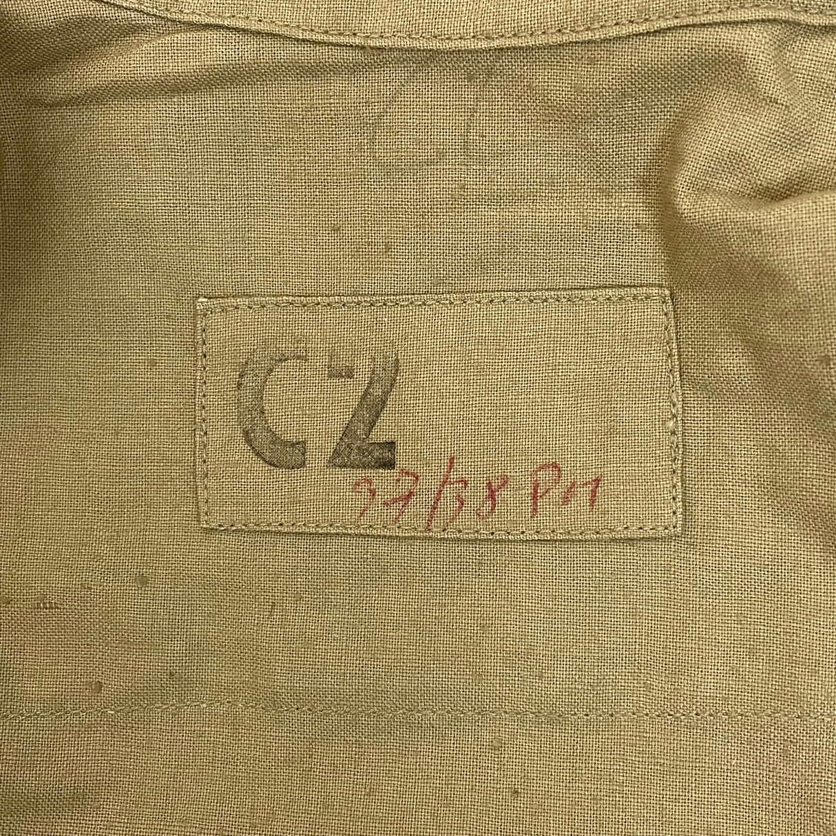 【美品】フランス軍 カーキ ヴィンテージ M-47 チノシャツ【FB-SH-ML0003A-】