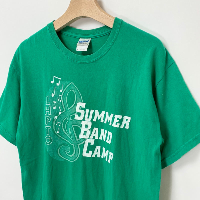 GILDAN/ギルダン グリーン "SUMMER BAND CAMP" ウルトラコットンTシャツ Mサイズ【FB-TS-0043B-】