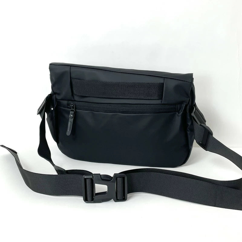 US.ハーフムーン防水 バッグ 新品 A103N=