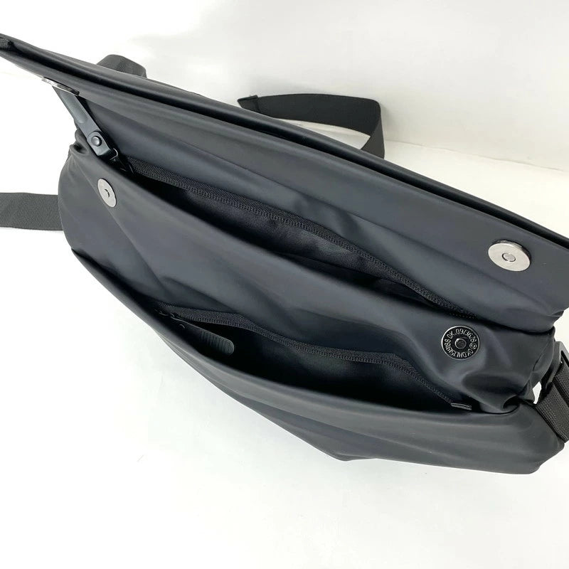 US.ハーフムーン防水 バッグ 新品 A103N=