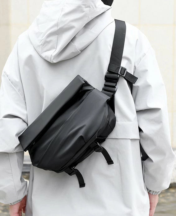 US.ハーフムーン防水 バッグ 新品 A103N=