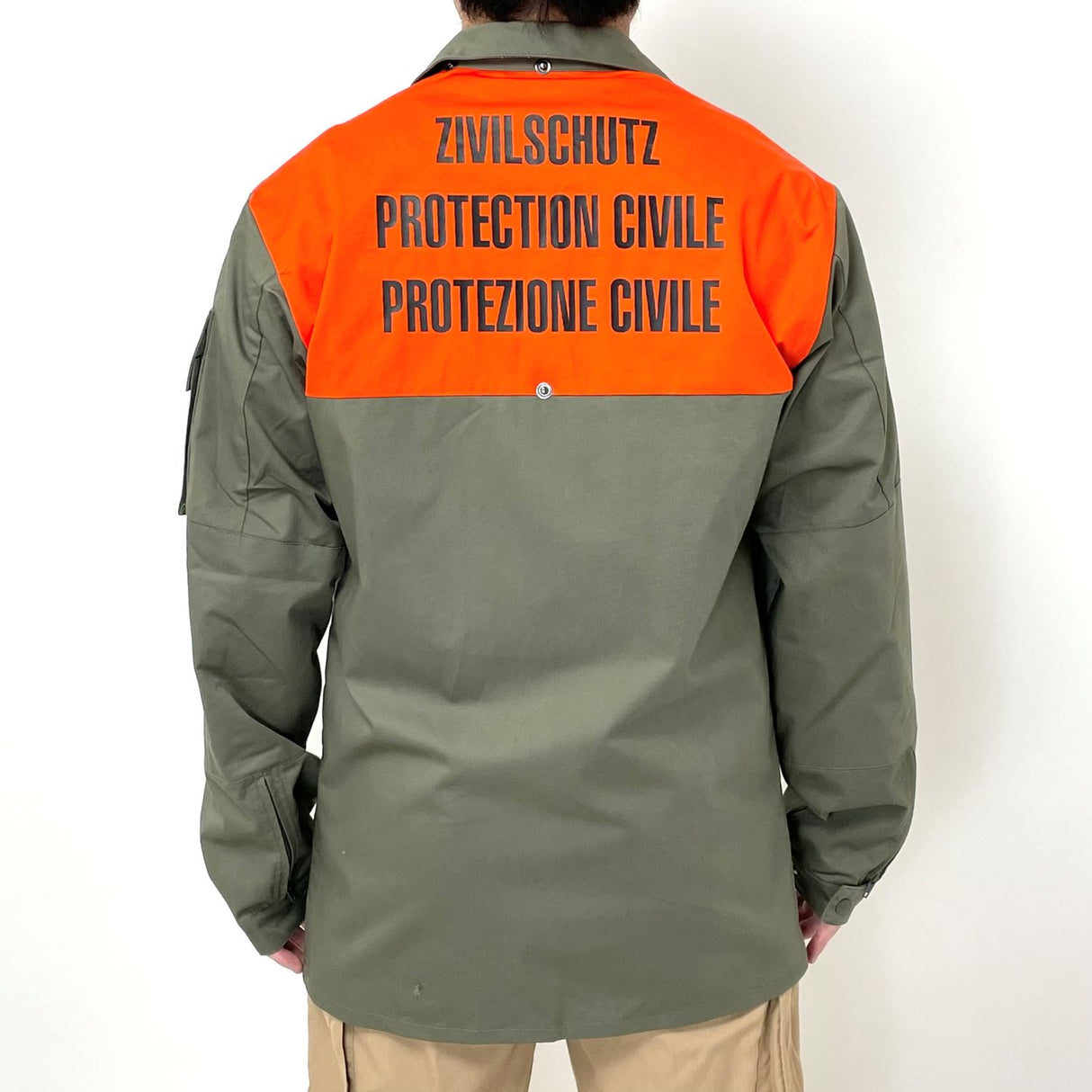 スイス民間防衛 グレー&オレンジショルダー フィールドジャケット 新品 E93N