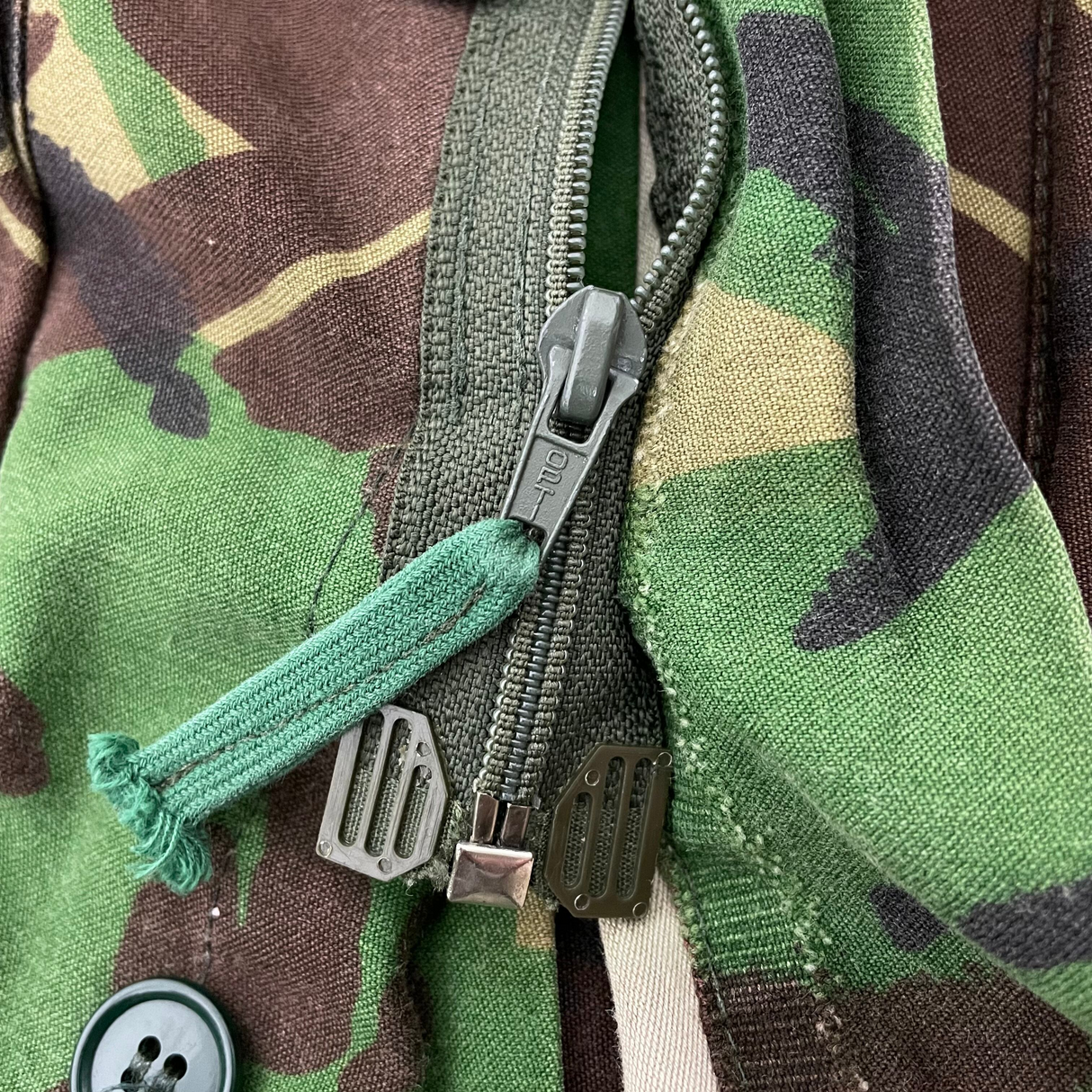 イギリス軍 DPM カモフラージュ M-85 コンバット スモックパーカー サイズ表記180/96【FB-PK-ML0028B】