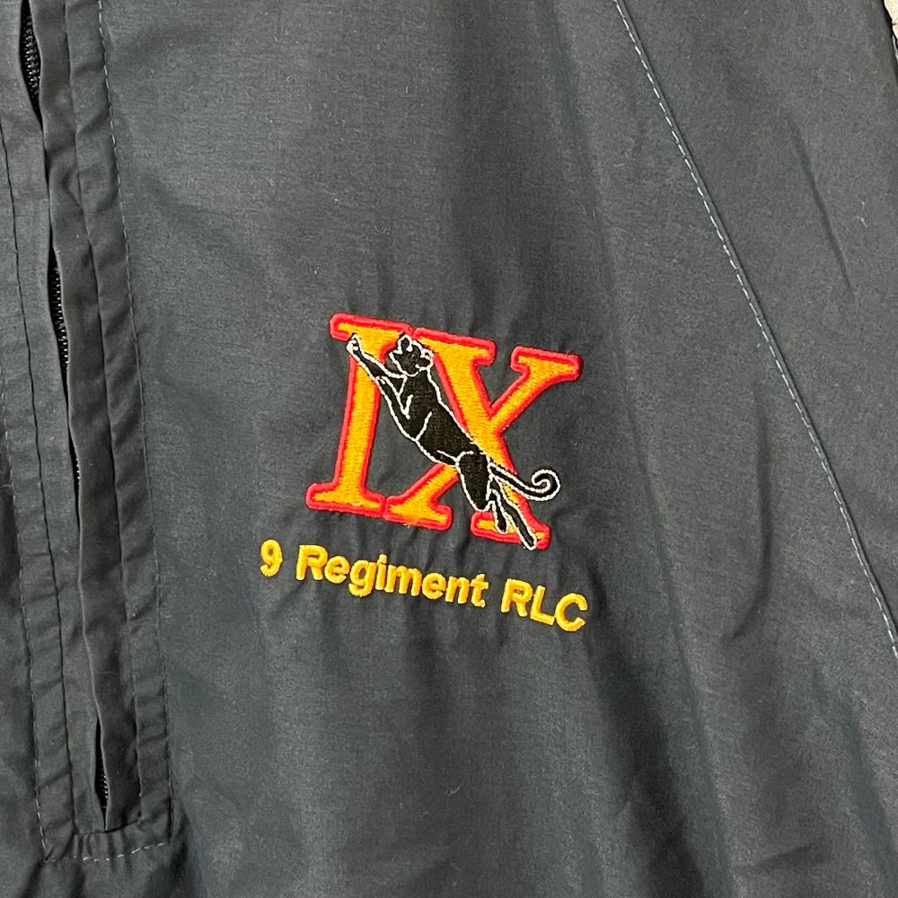 【1点物】イギリス軍 ネイビー "9 Regiment RLC" ハーフZIP トレーニングジャケット(USED) UK172=