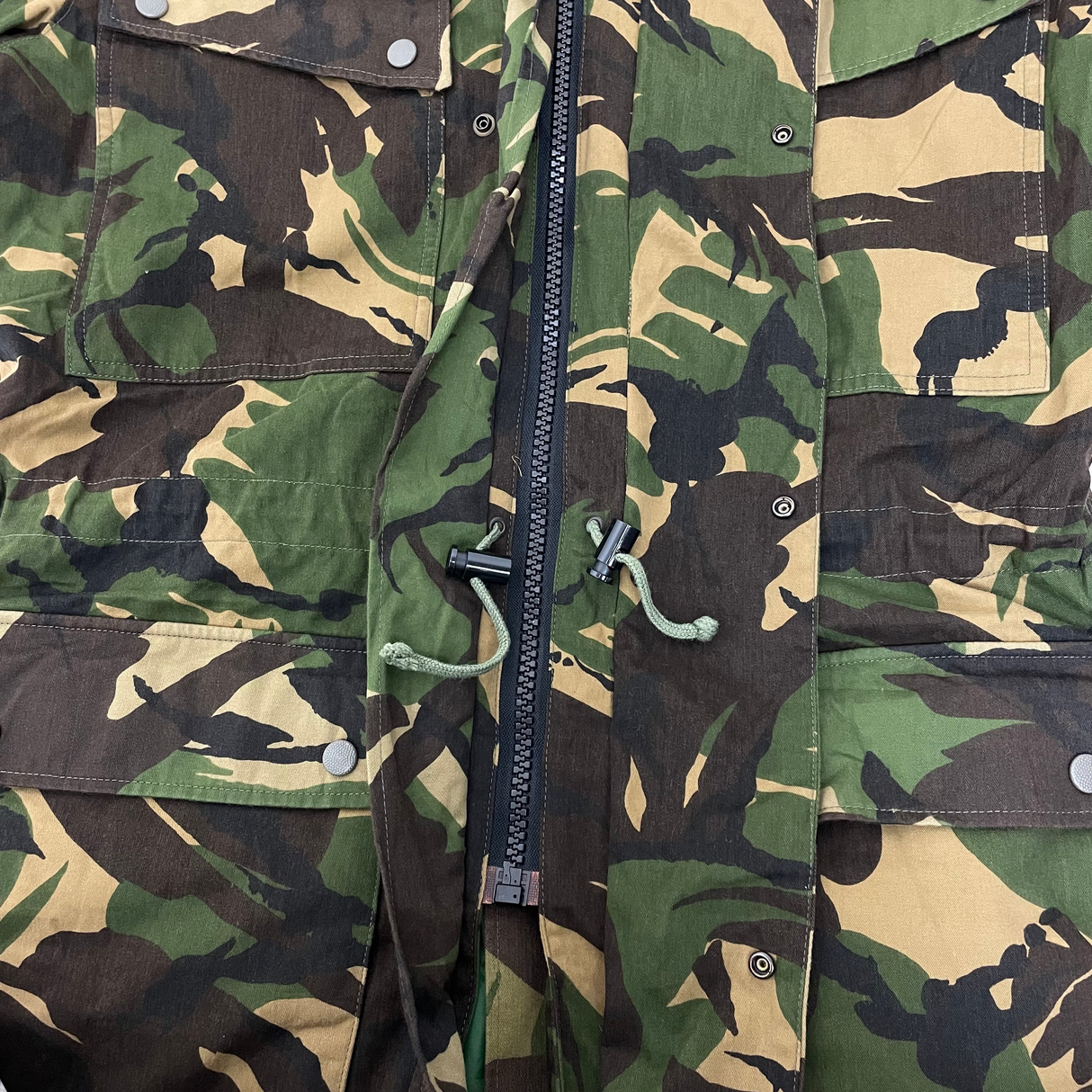 【美品】オランダ軍 DPM カモフラージュ フィールドパーカー 防水ライナー付 サイズ表記8000/9500【FB-PK-ML0009A】