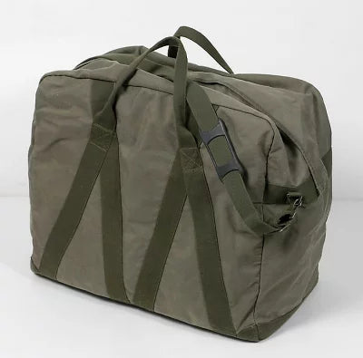 (9/30まで特価)ドイツ軍本物、パイロットバッグ（上質ＵＳＥＤ）106N3