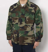 アメリカ軍 ウッドランドカモ リップストップ コンバットジャケット ワッペン多数 USED =