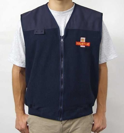 イギリス郵便 Royal Mail ネイビー/レッド フリースベスト 新品 B46N=