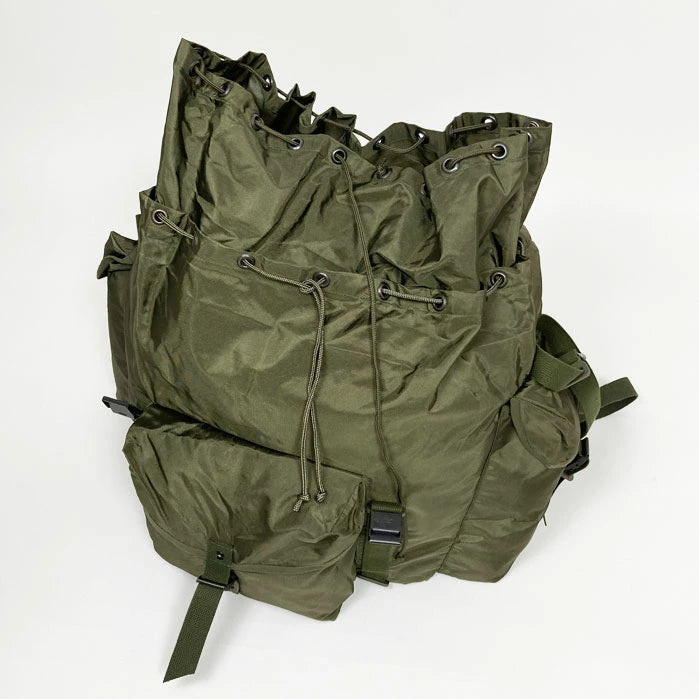 (1/28まで特価)オーストリア軍 OD ナイロン ビッグ ラックサック 新品 274N