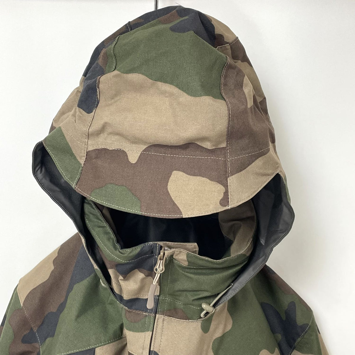(10/3まで特価)フランス軍本物 CCEカモ、ウォタープルーフ、フィールドパーカー新品 435N