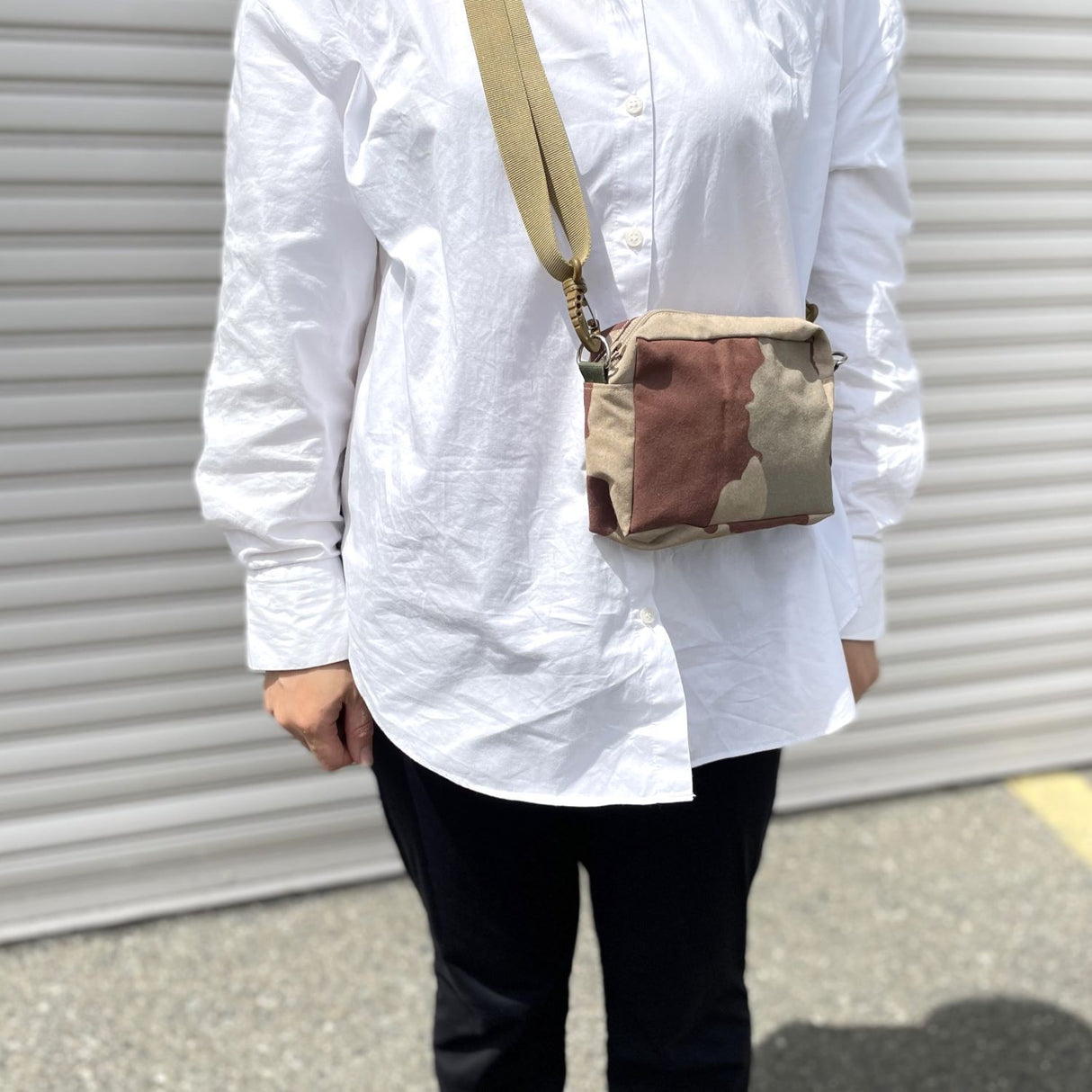 フランス軍 横長 デザートカモ サコッシュ 新品 234N-