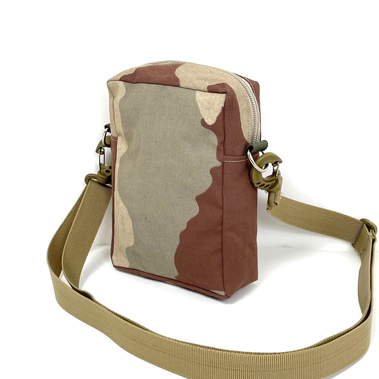 (5/6まで特価)フランス軍 縦長 デザートカモ サコッシュ 新品 233N-