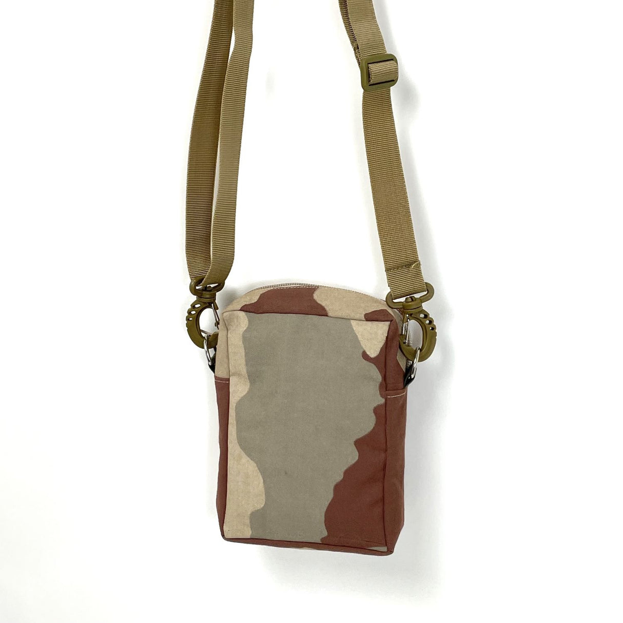 (5/6まで特価)フランス軍 縦長 デザートカモ サコッシュ 新品 233N-