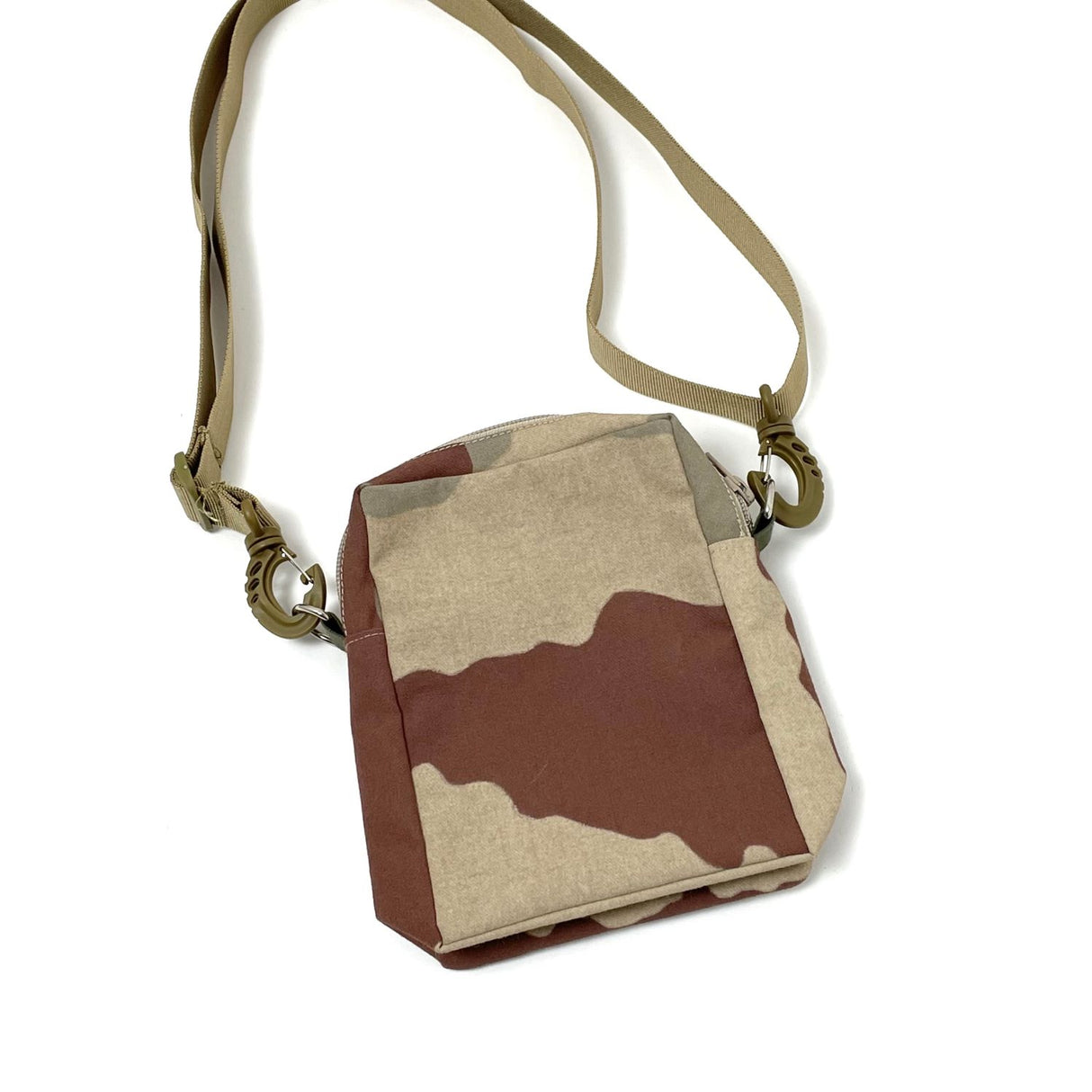 (5/6まで特価)フランス軍 縦長 デザートカモ サコッシュ 新品 233N-