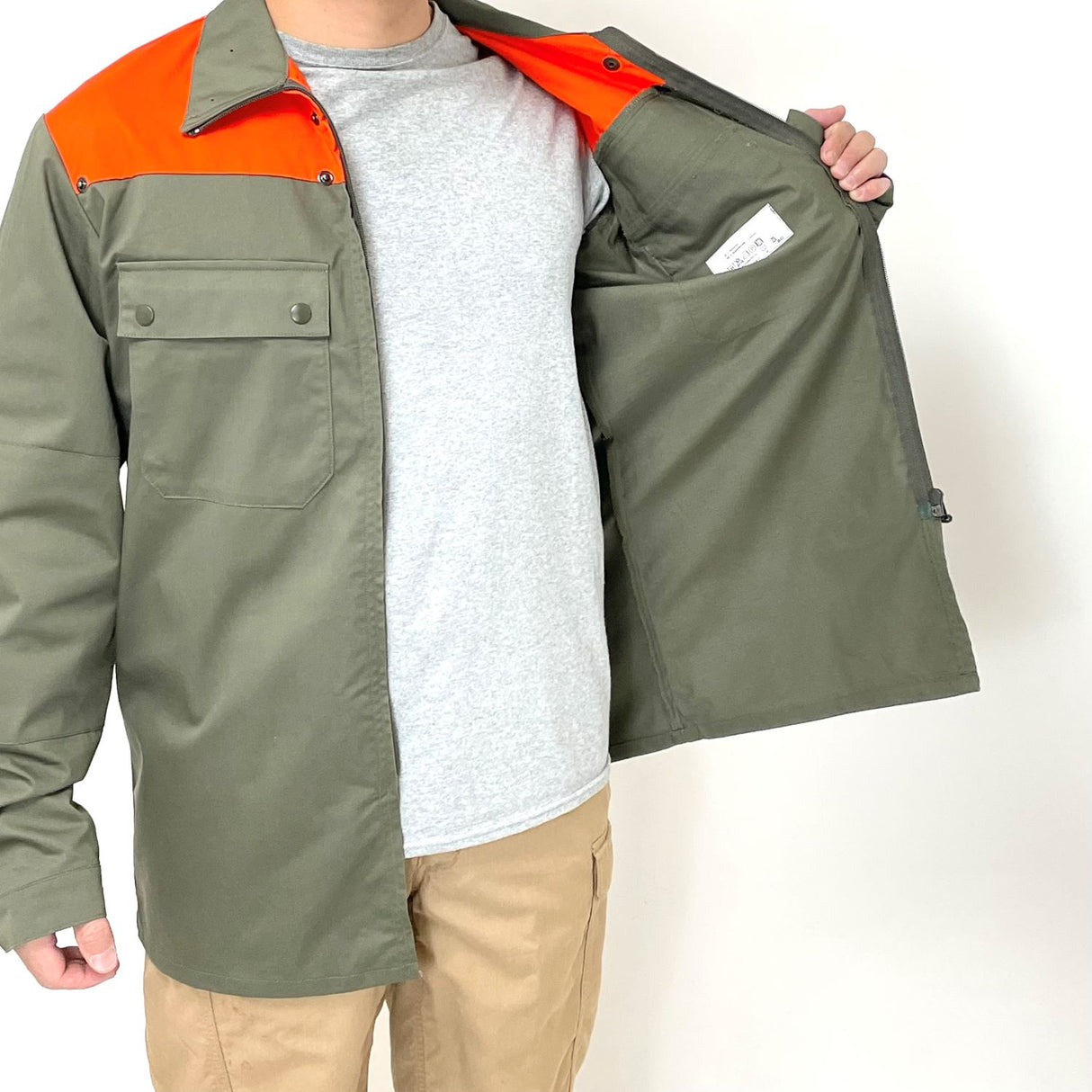 スイス民間防衛 グレー&オレンジショルダー フィールドジャケット 新品 E93N