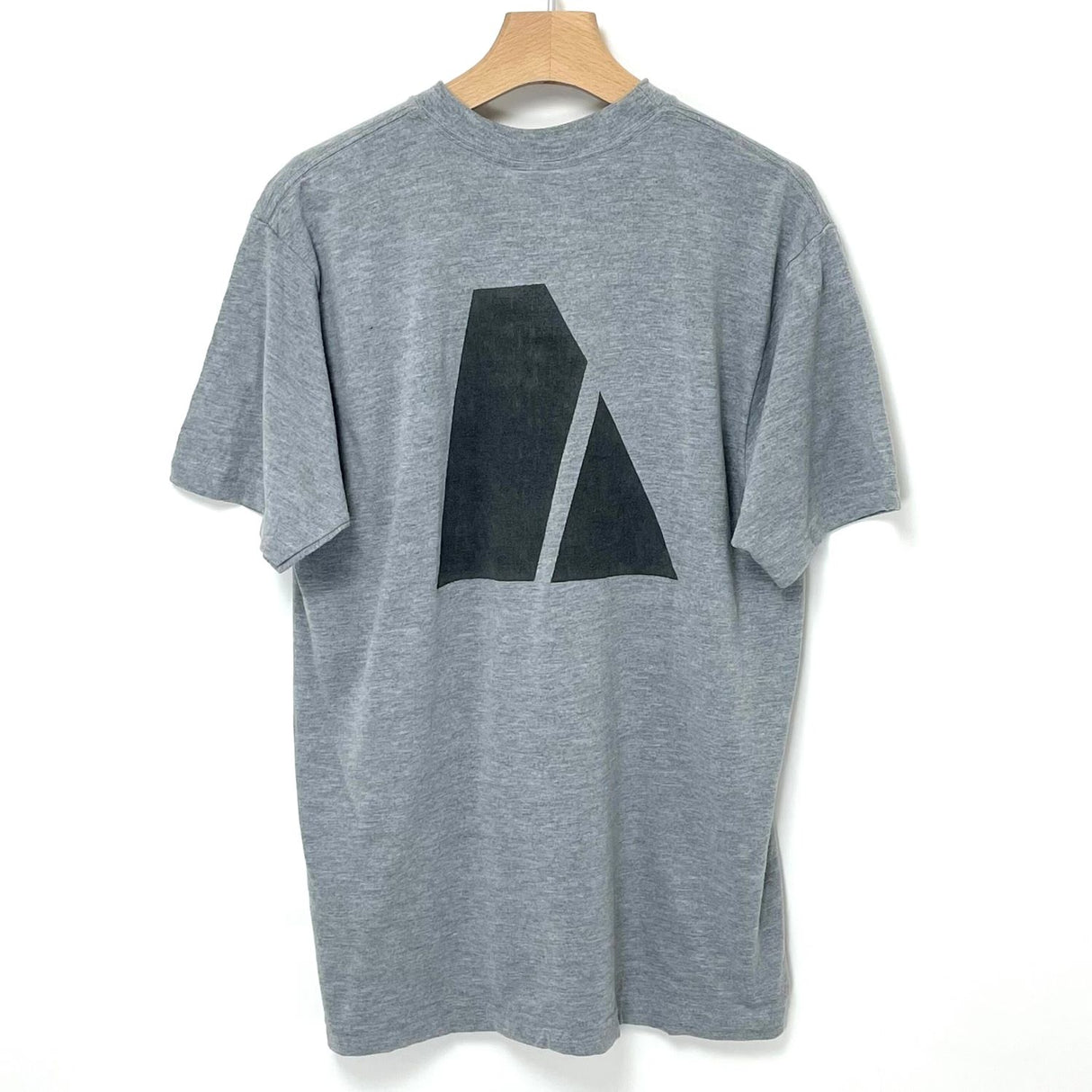 USED 米軍実物 U.S.ARMY グレー 前期型 IPFU トレーニング Tシャツ / アメリカ軍 陸軍 軍物 軍モノ 古着MIX ミリタリー Tシャツ 半袖 灰色 リフレクター V字 反射 プリント 古着 中古 アメカジ ストリート メンズ レディース【T45U-SAM-】