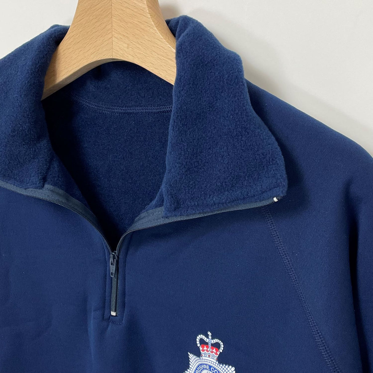 【1点物】イギリス・ハートフォードシャー州警察 POLICE ブルー プルオーバーフリースジャケット（新品）UK61
